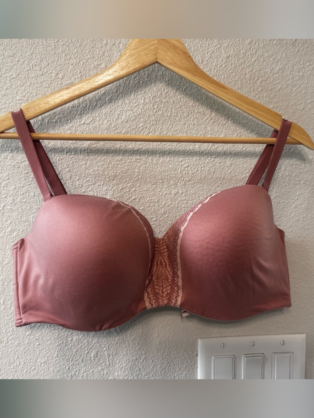 Body by VICTORIA'S SECRET VS Lined Strapless Convertible Bra Lace Mauve 38DD